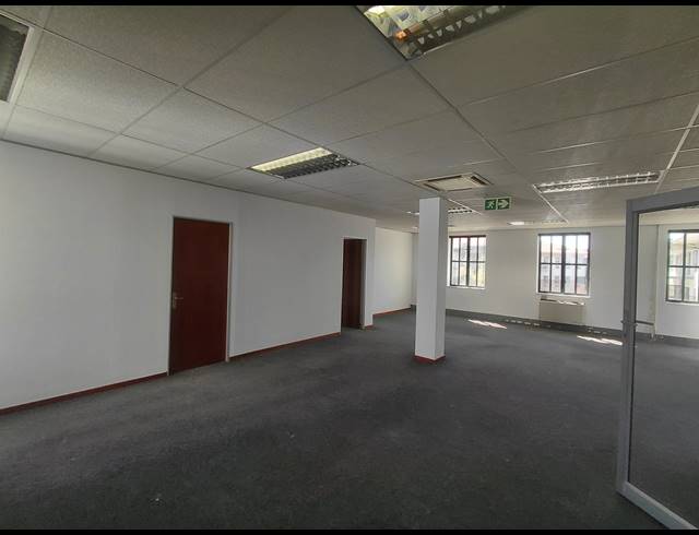173M² OFFICE TO LET IN BRYANSTON